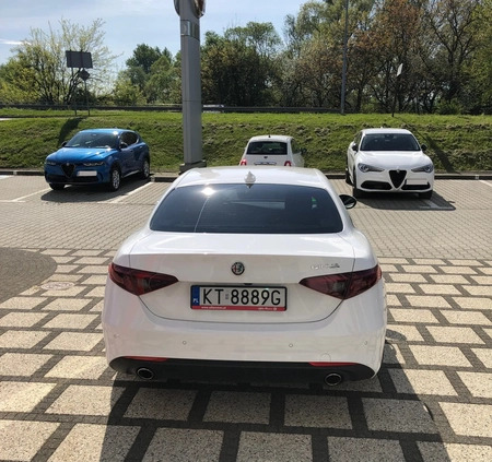 Alfa Romeo Giulia cena 89000 przebieg: 133000, rok produkcji 2016 z Tarnów małe 79